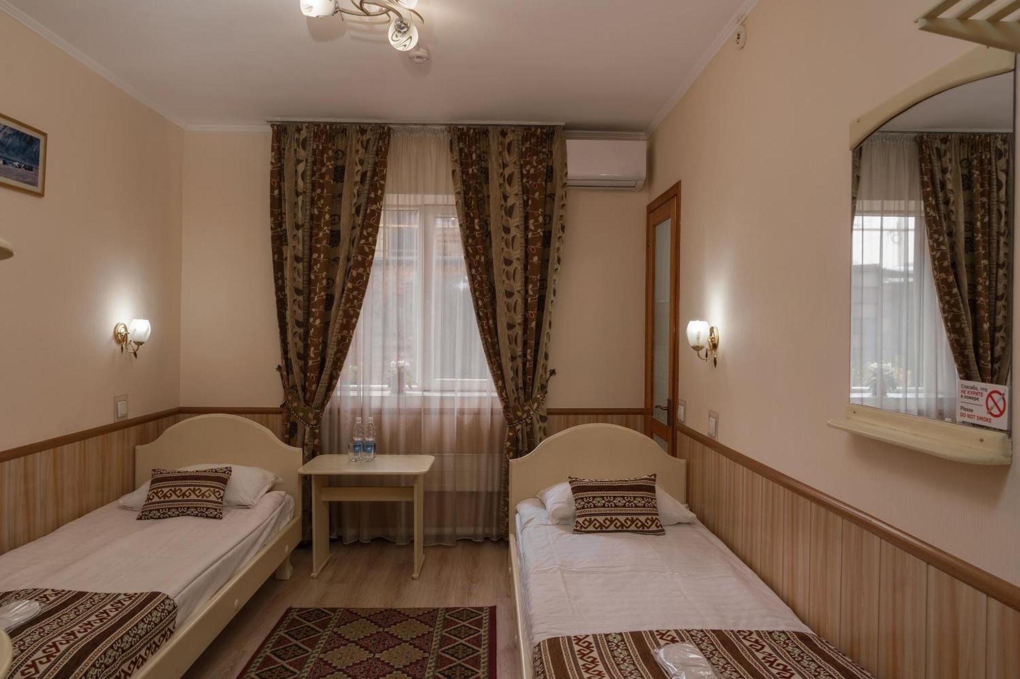 Alpinist Hotel Bishkek Exterior foto