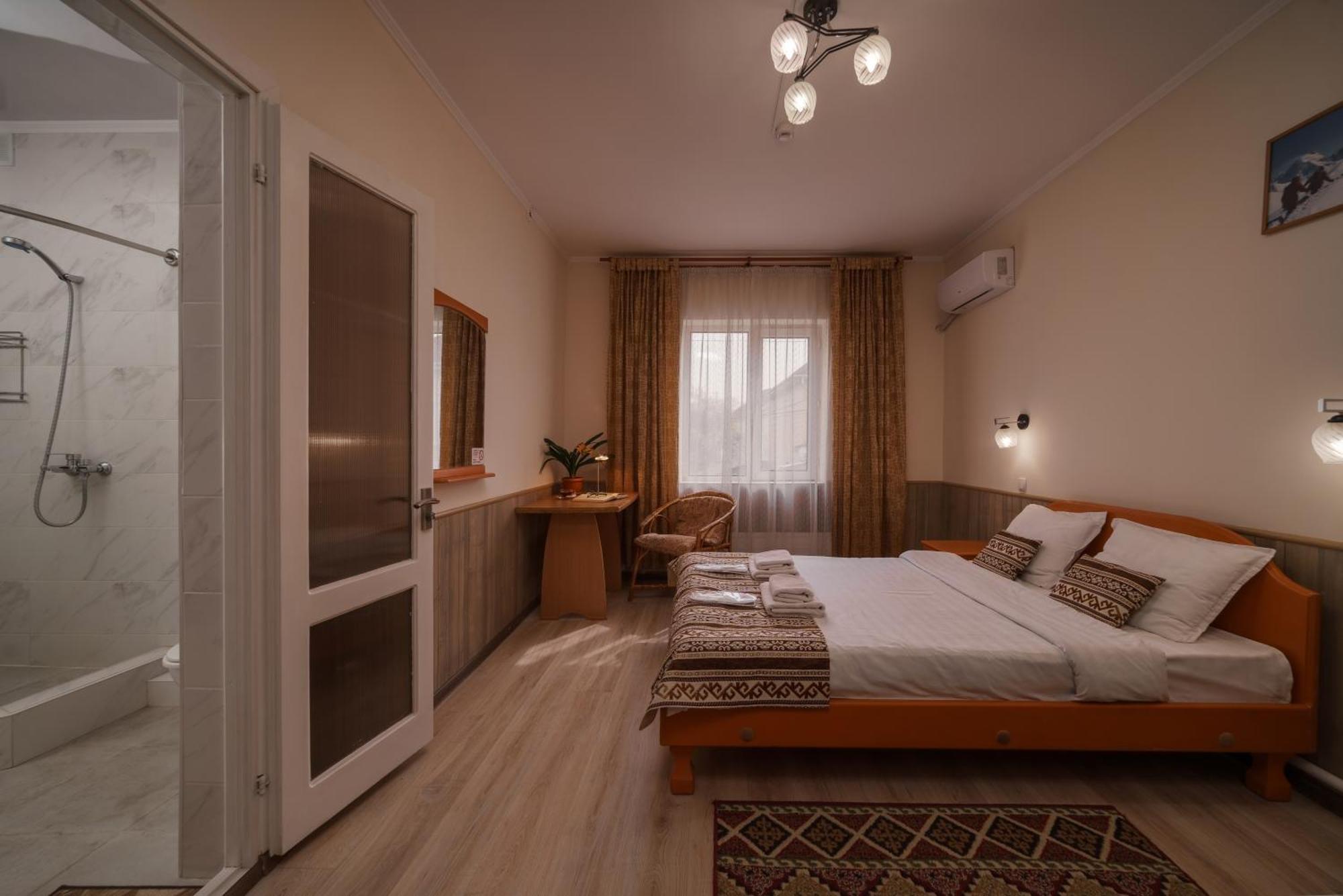 Alpinist Hotel Bishkek Exterior foto